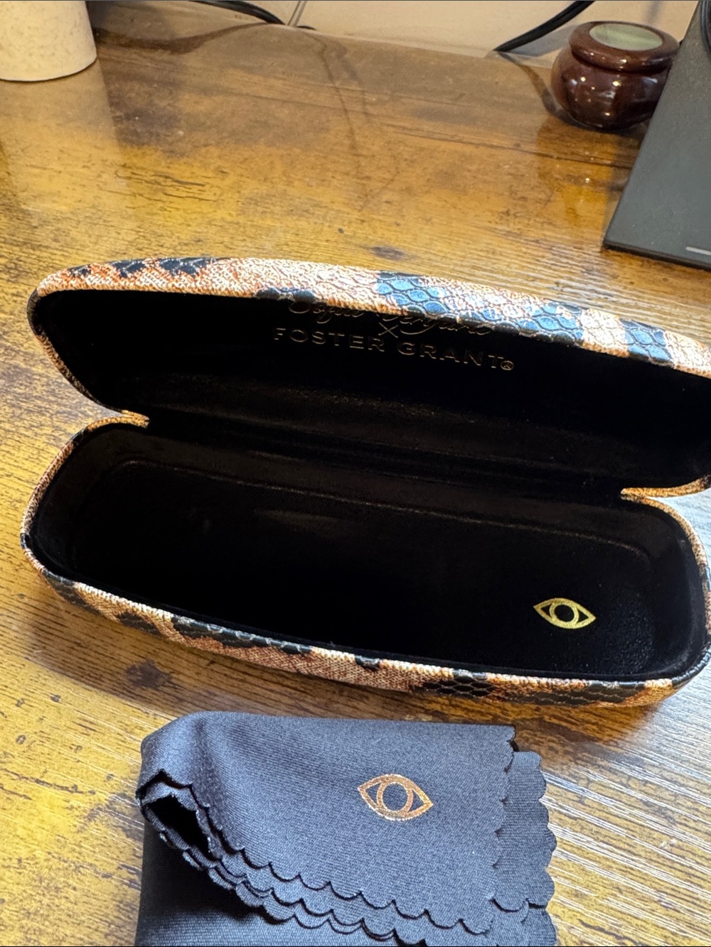 Foster Grant Leopard Print Glasses Case - Tan & Black - Picture 2 of 4